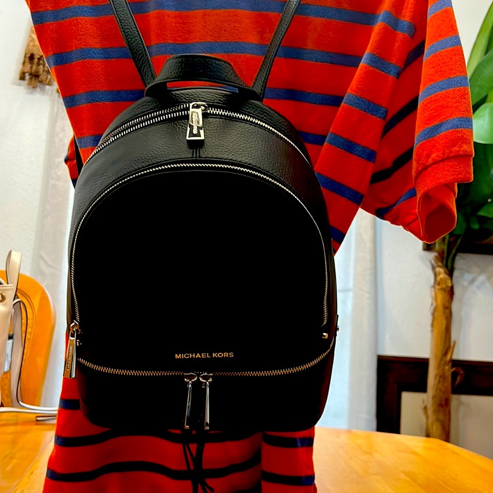 Michael Kors 100% Authentic leather back pack - Picture 1 of 7